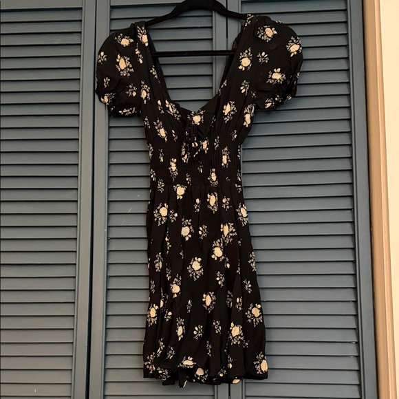 Reformation Dresses & Skirts - Reformation Black Floral Mini Dress